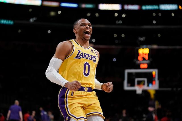 小卡缺阵哈登末节超神 快船力克独行侠追至2-2